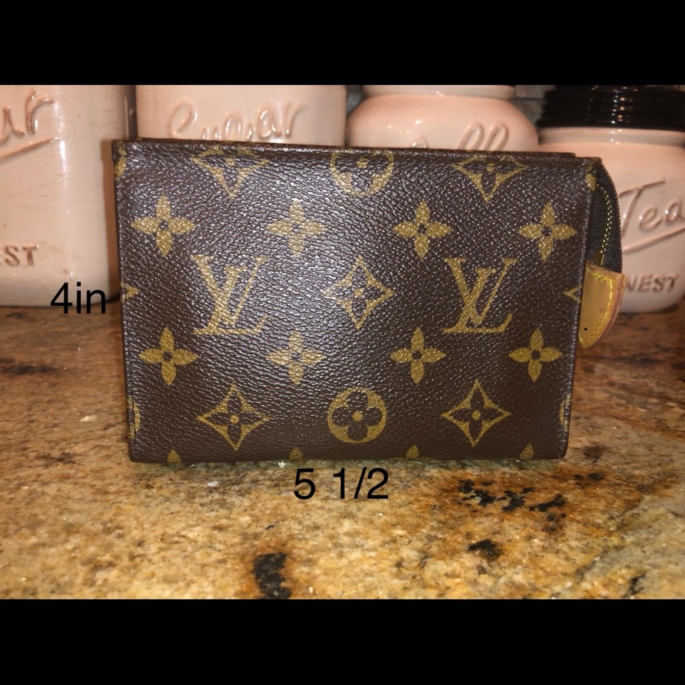 LV toiletry pouch 15